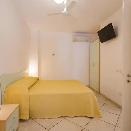 Apartment Stunning In With Jacuzzi Ricadi