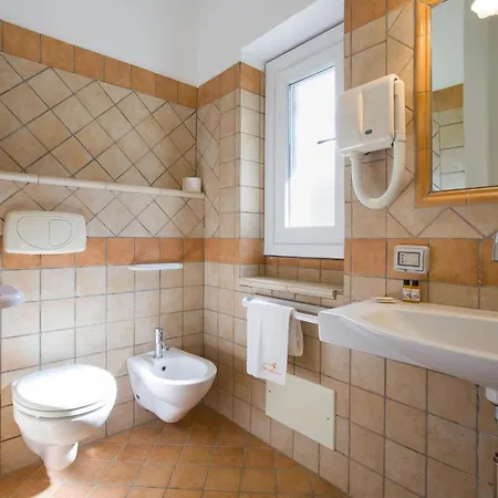 Stunning In With Jacuzzi Ricadi