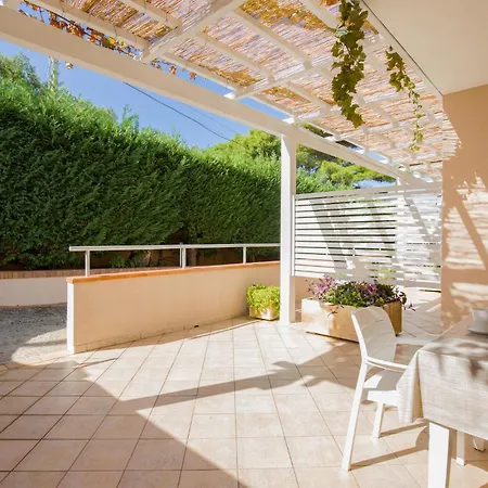 Stunning In With Jacuzzi Apartment Ricadi